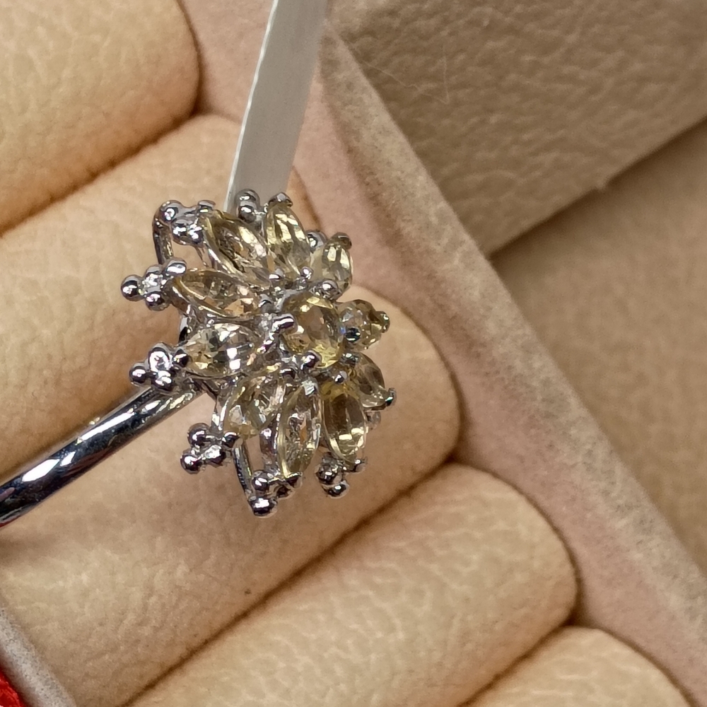 Citrine Flower Ring - Picture 4 of 5